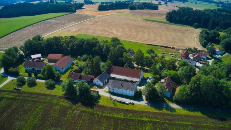 Grossansicht in neuem Fenster: Luftbildaufnahmen Zolling - Hartshausen (1/4)