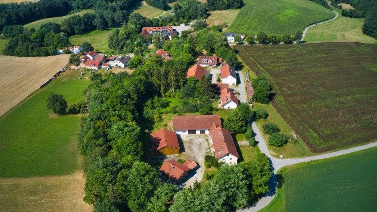 Grossansicht in neuem Fenster: Luftbildaufnahmen Zolling - Hartshausen (3/4)