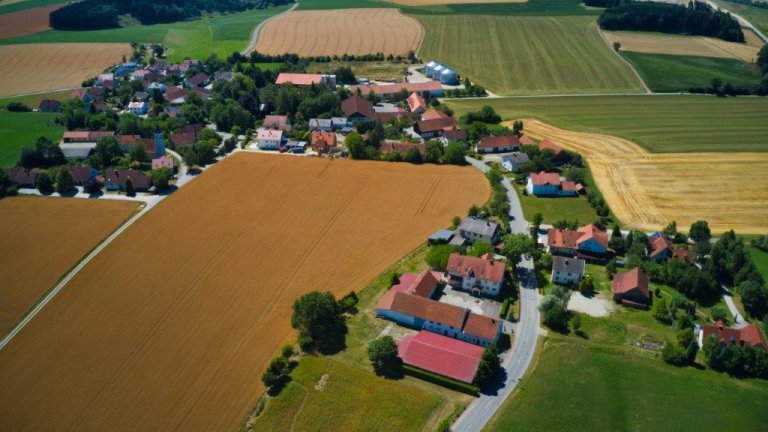 Grossansicht in neuem Fenster: Luftbildaufnahmen Zolling - Thann (3/4)